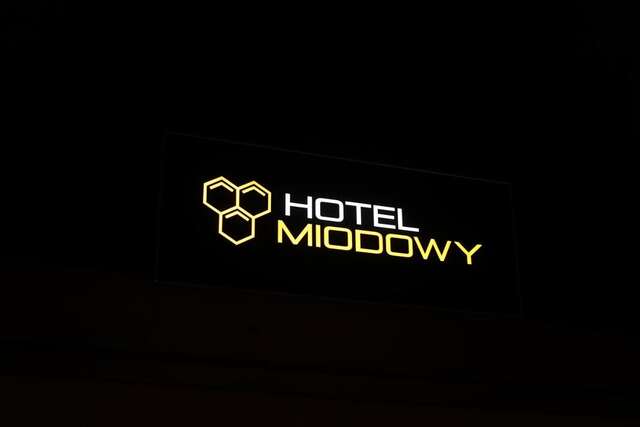 Отель Hotel Miodowy Дзержонюв-23
